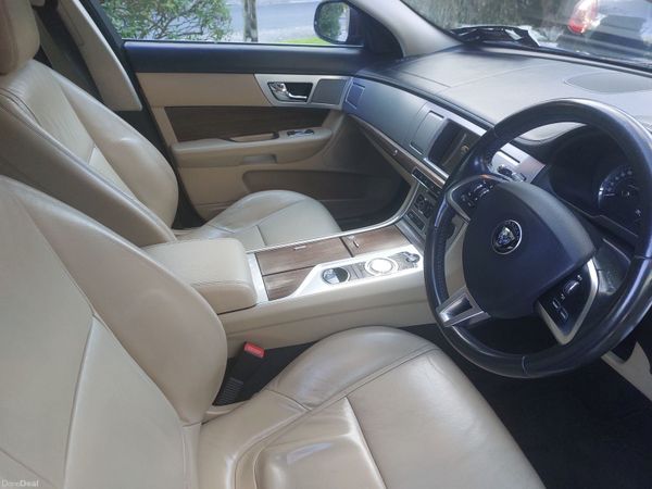 Jaguar XF Saloon, Diesel, 2015, Red