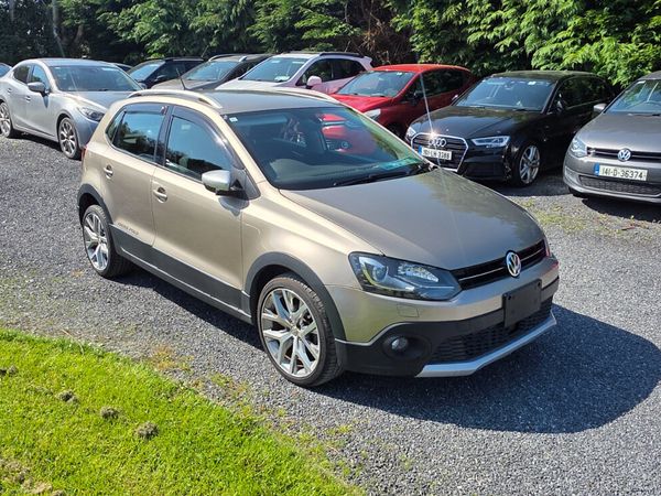 Volkswagen Polo Hatchback, Petrol, 2017, Gold