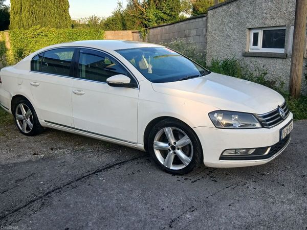 Volkswagen Passat Saloon, Diesel, 2011, White