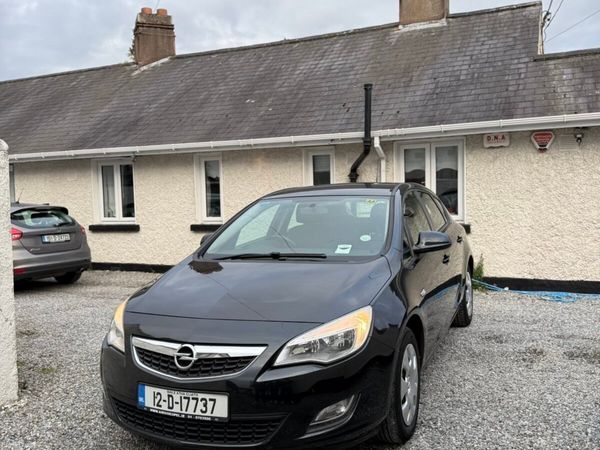 Opel Astra Hatchback, Petrol, 2012, Black