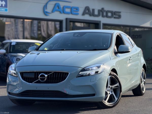 Volvo V40 Hatchback, Diesel, 2019, Blue