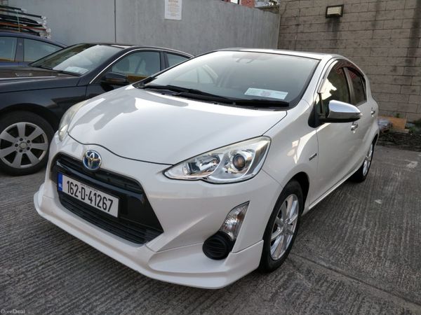 Toyota Aqua Hatchback, Petrol Hybrid, 2016, White