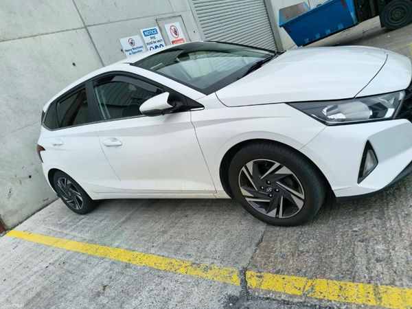 Hyundai i20 Hatchback, Petrol, 2021, White