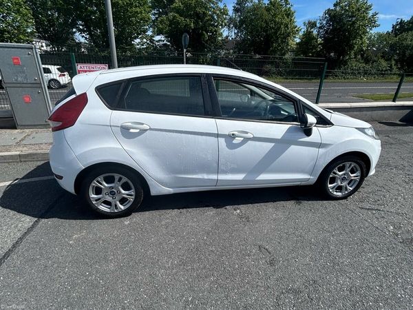 Ford Fiesta Hatchback, Petrol, 2010, White