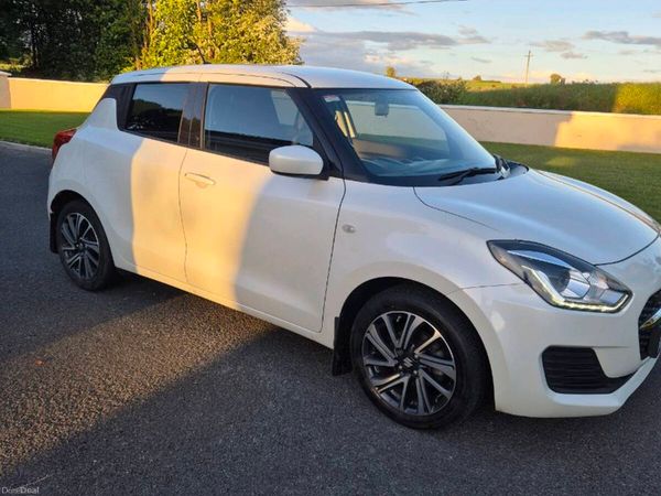 Suzuki Swift Hatchback, Petrol, 2023, White