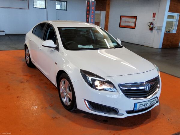 Vauxhall Insignia Hatchback, Diesel, 2016, White