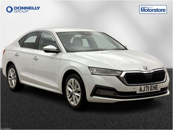 Skoda Octavia Hatchback, Petrol Hybrid, 2021, White