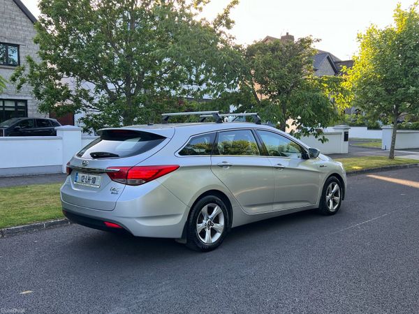 Hyundai i40 Estate/Jeep, Diesel, 2012, Silver