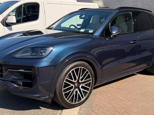 Porsche Cayenne SUV, Petrol Plug-in Hybrid, 2024, Blue