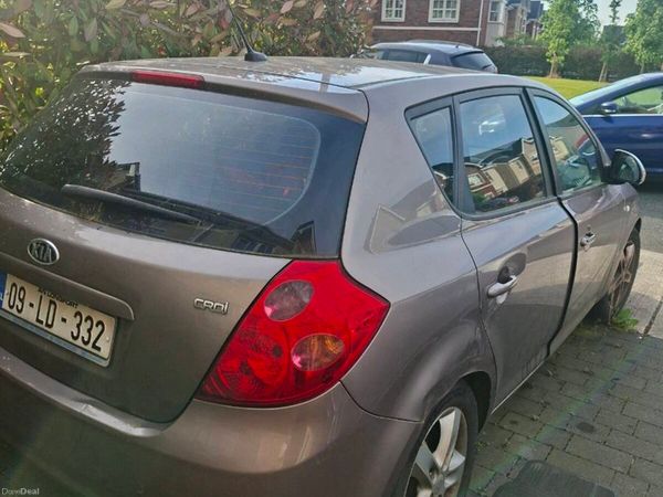 Kia Ceed Hatchback, Diesel, 2009, Beige