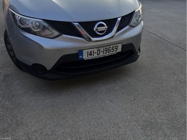 Nissan Qashqai Hatchback, Diesel, 2014, Silver