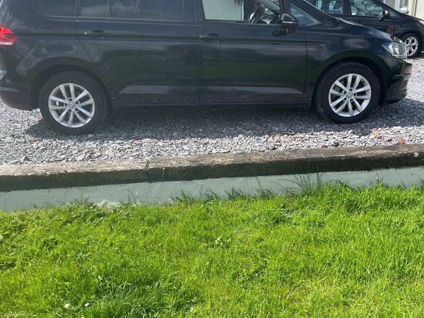 Volkswagen Touran MPV, Diesel, 2018, Black