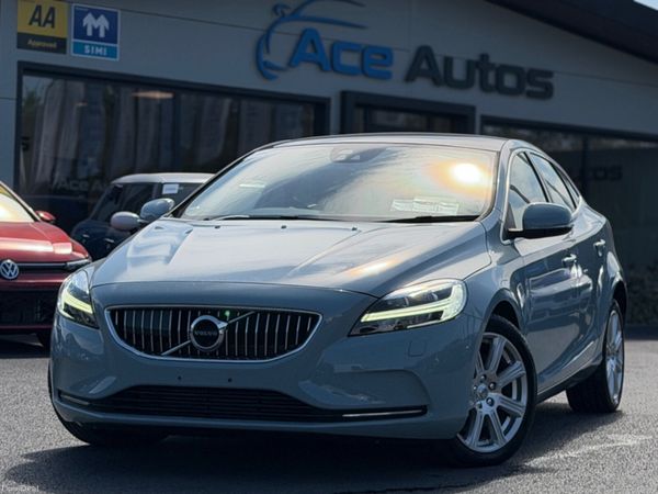 Volvo V40 Hatchback, Petrol, 2020, Blue