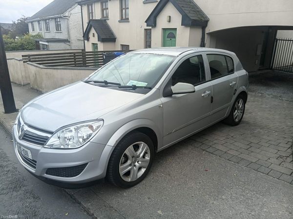 Vauxhall Astra Hatchback, Diesel, 2009, Silver