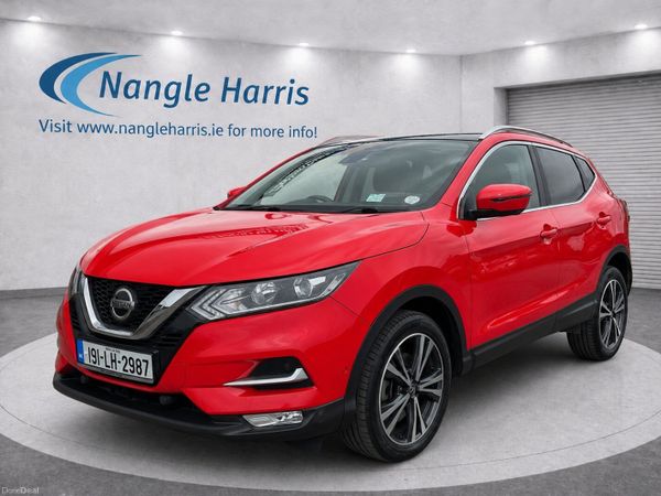 Nissan Qashqai Hatchback, Diesel, 2019, Red