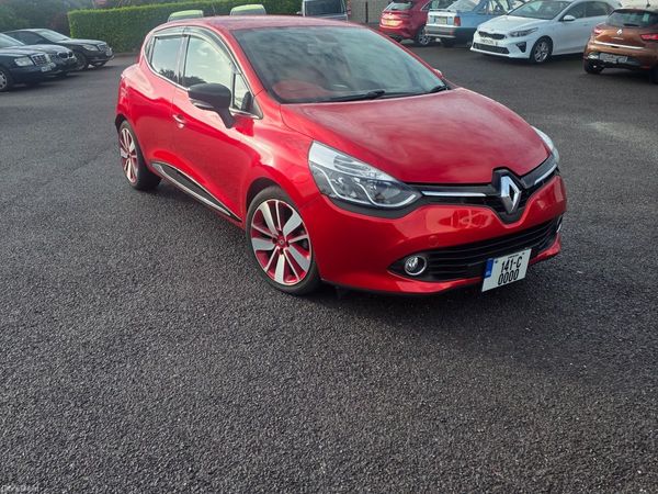 Renault Clio Hatchback, Petrol, 2014, Red