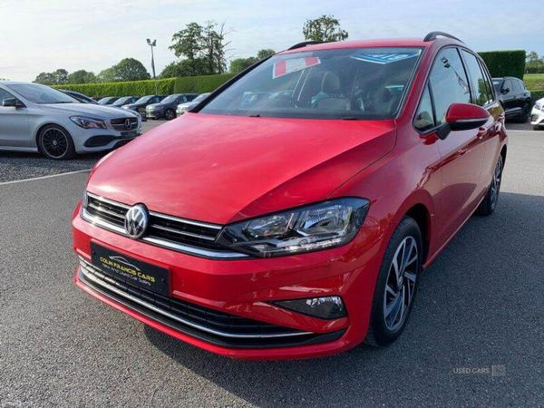 Volkswagen Golf MPV, Diesel, 2019, Red