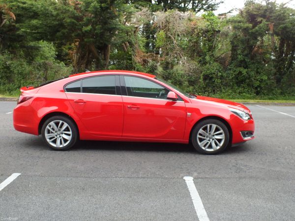 Vauxhall Insignia Hatchback, Diesel, 2016, Red