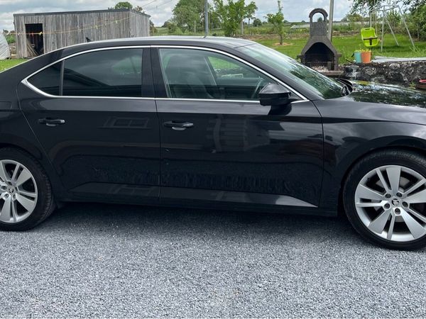 Skoda Superb Hatchback, Diesel, 2017, Black