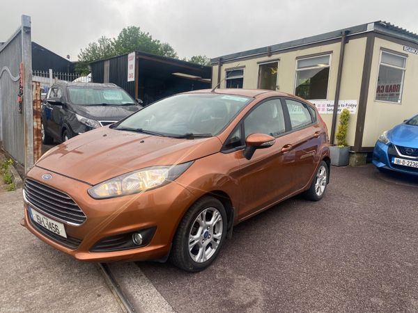 Ford Fiesta Hatchback, Petrol, 2015, Gold