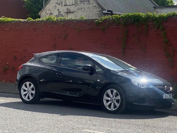 Opel Astra Hatchback, Petrol, 2012, Black