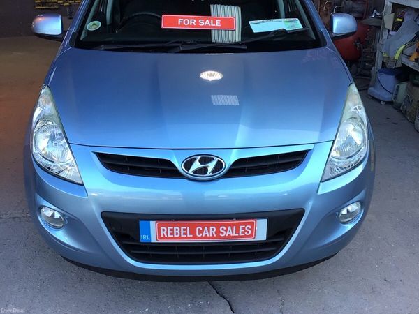 Hyundai i20 Hatchback, Petrol, 2012, Green