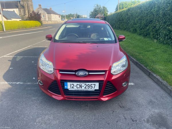 Ford Focus Hatchback, Petrol, 2012, Red