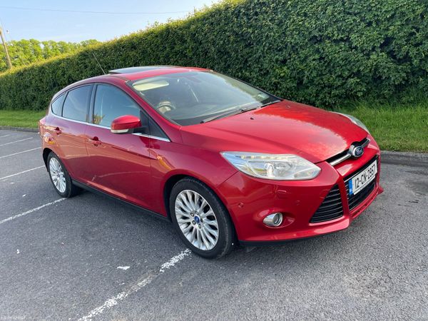 Ford Focus Hatchback, Petrol, 2012, Red