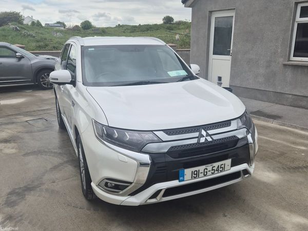 Mitsubishi Outlander SUV, Petrol Plug-in Hybrid, 2019, White