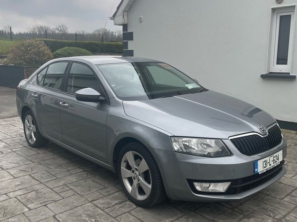 Skoda Octavia Saloon, Petrol, 2013, Grey