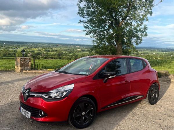 Renault Clio Hatchback, Petrol, 2016, Red