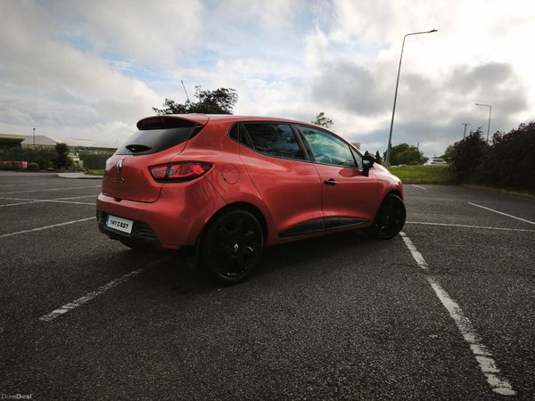 Renault Clio Hatchback, Petrol, 2014, Red
