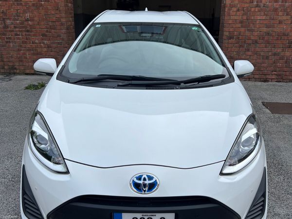 Toyota Aqua Hatchback, Petrol Hybrid, 2020, White