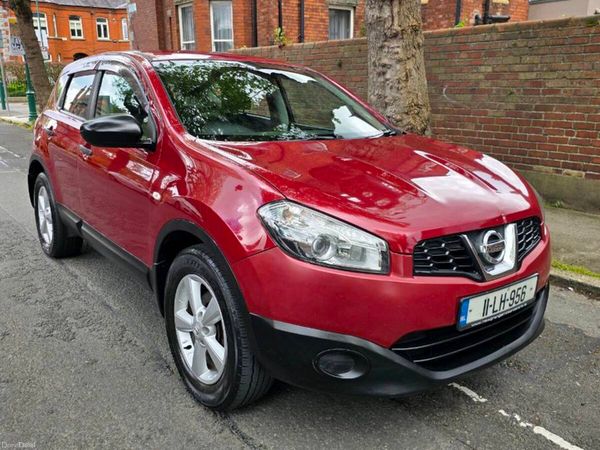 Nissan Qashqai Hatchback, Diesel, 2011, Red