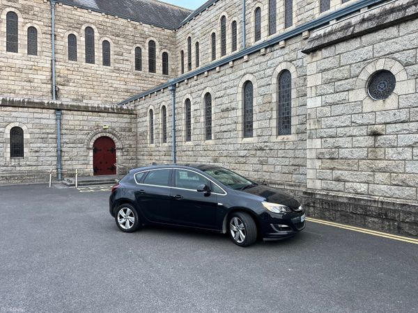 Vauxhall Astra Hatchback, Petrol, 2015, Black
