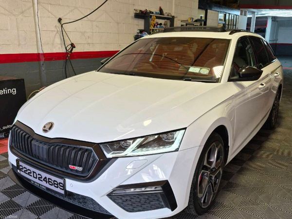 Skoda Octavia Estate, Petrol Plug-in Hybrid, 2022, White