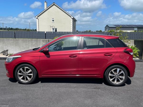 Hyundai i20 Hatchback, Petrol, 2015, Red