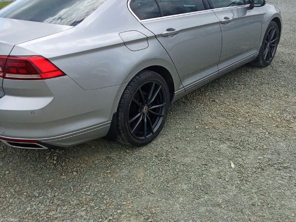 Volkswagen Passat Saloon, Diesel, 2021, Grey