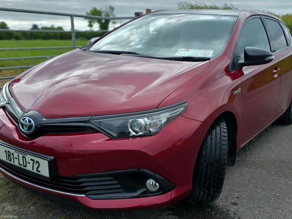Toyota Auris Hatchback, Petrol Hybrid, 2018, Red