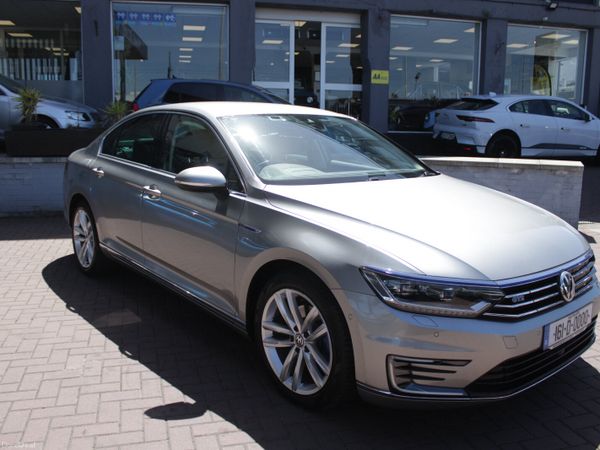 Volkswagen Passat Saloon, Petrol Plug-in Hybrid, 2016, Silver