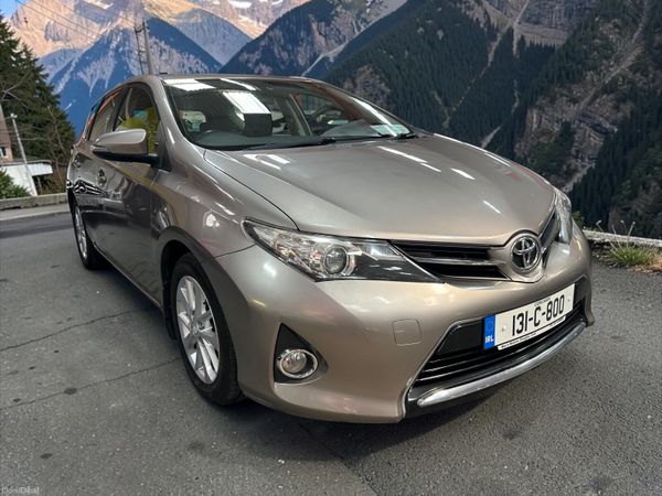 Toyota Auris Hatchback, Diesel, 2013, Bronze