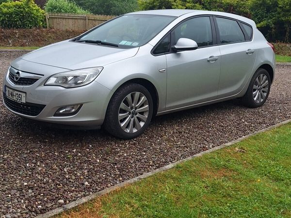 Opel Astra Hatchback, Petrol, 2010, Silver