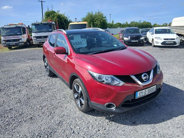 Nissan Qashqai SUV, Diesel, 2017, Red