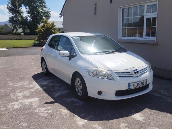 Toyota Auris Hatchback, Diesel, 2011, White