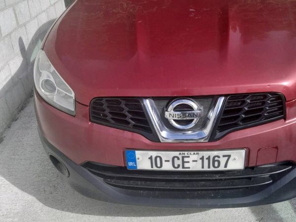 Nissan Qashqai Hatchback, Diesel, 2010, Red