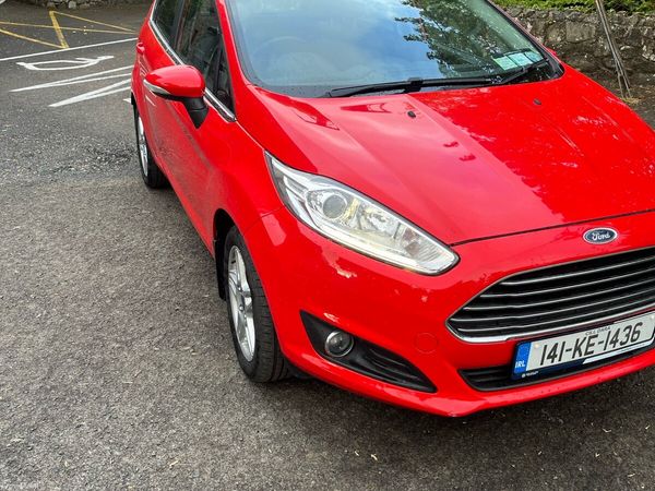 Ford Fiesta Hatchback, Petrol, 2014, Red