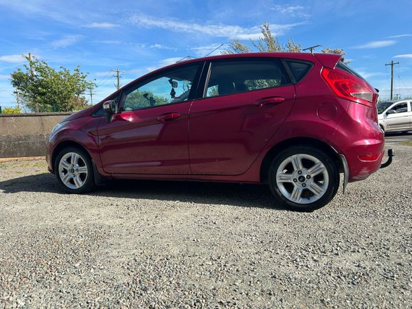Ford Fiesta Hatchback, Petrol, 2010, Red