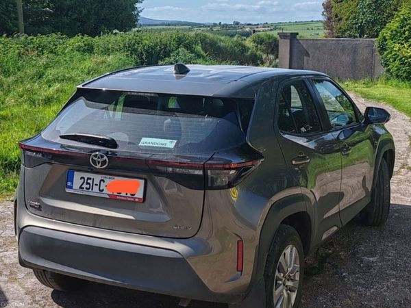 Toyota Yaris Cross Hatchback, Petrol Hybrid, 2025, Green
