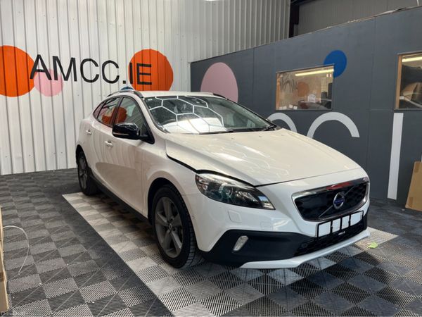 Volvo V40 Hatchback, Diesel, 2016, White