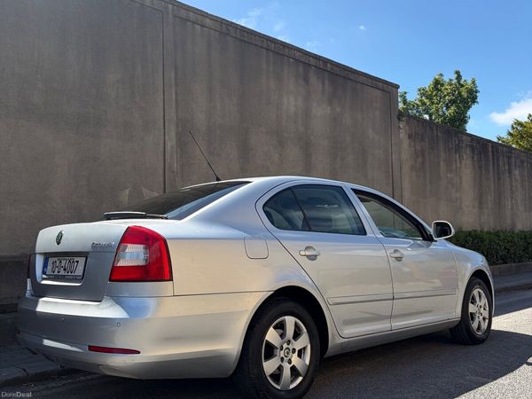 Skoda Octavia Hatchback, Diesel, 2010, Silver